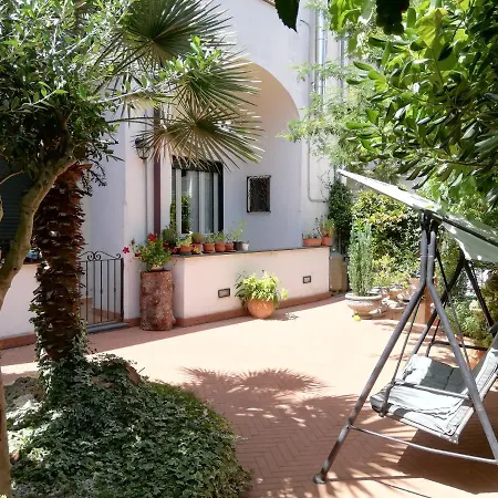 アパート Piccolo Borgo Casa Vacanza カーヴァ・デ・ティッレーニ